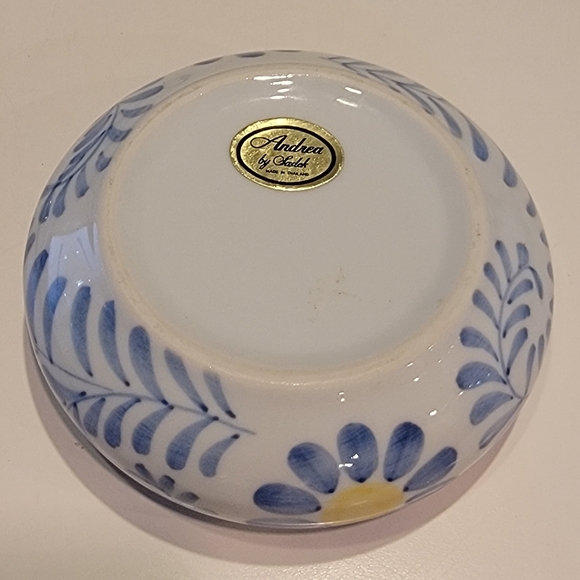 Andrea by Sadek Lidded Trinket Box Yellow, Blue & White Floral Pre-owned - Picture 6 of 7